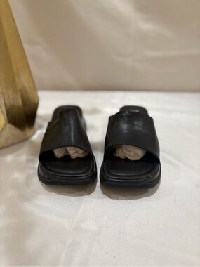 Steve Madden Black Leather Slide Sandals Size: 8.5